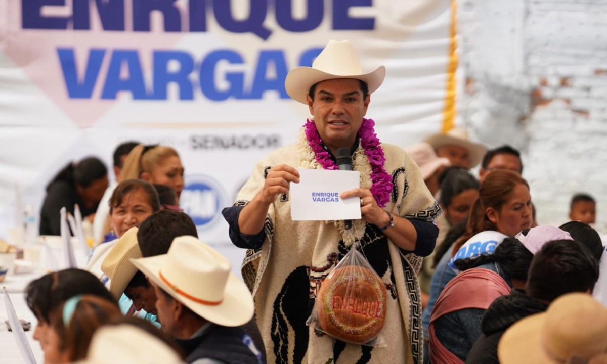 La militancia y los panistas de San Felipe del Progreso, recibieron al candidato a Senador por la coalición Enrique Vargas del Villar.