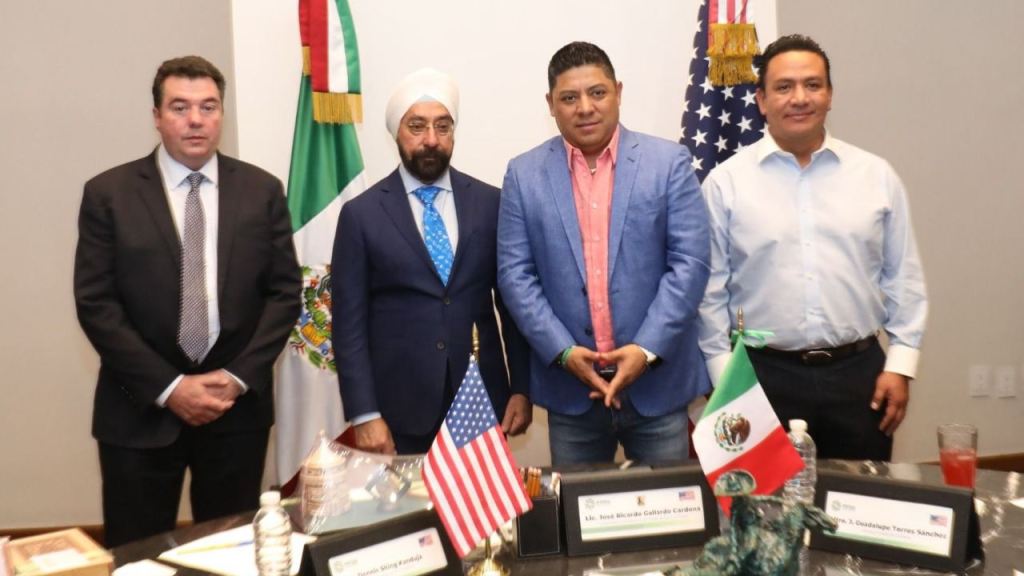 Ricardo Gallardo firmó el acuerdo con la empresa estadounidense Automann USA, para la instalación de su primer centro de distribución en SLP