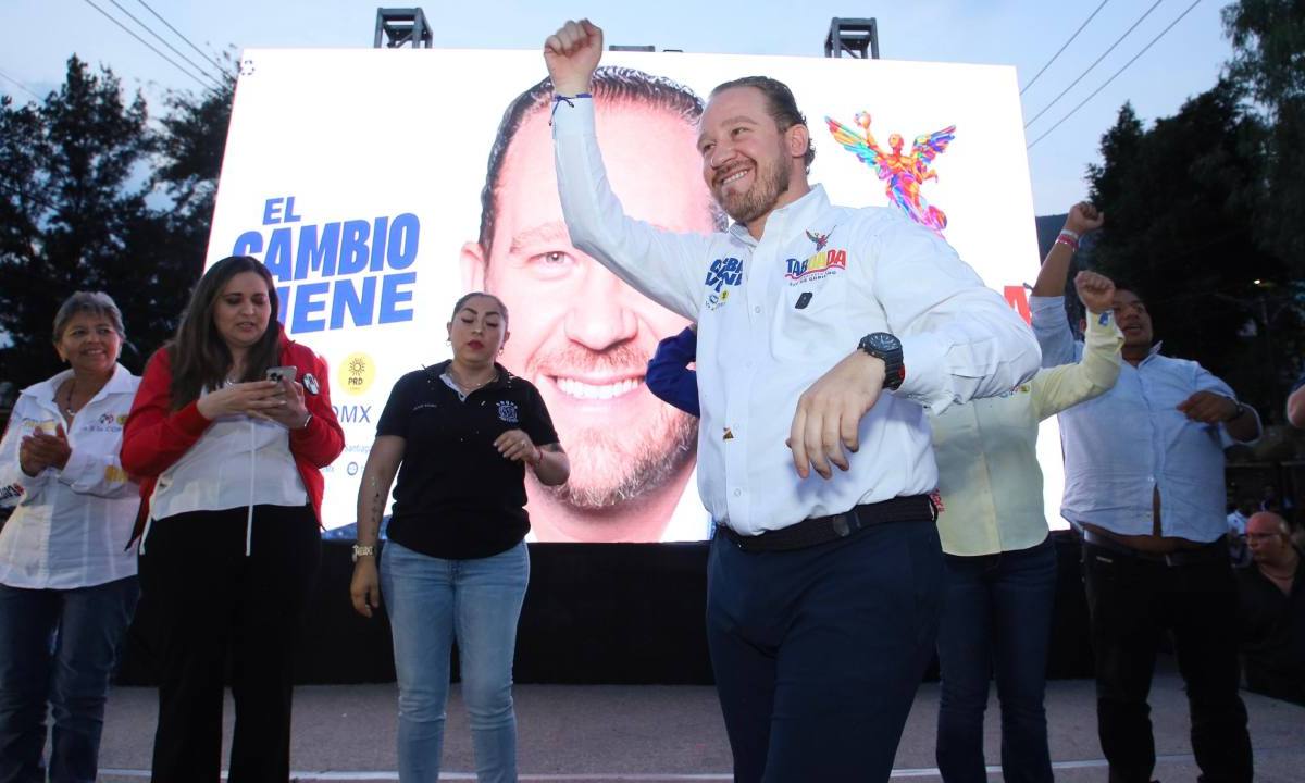 El candidato del PAN, PRI y PRD a la jefatura de Gobierno, Santiago Taboada, sumó a su campaña a liderazgos del “Grupo Fortaleza”.