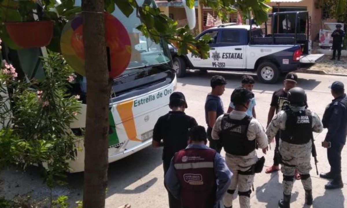 Conductor de camión queda herido tras tiroteo; transportaba a normalistas de Ayotzinapa