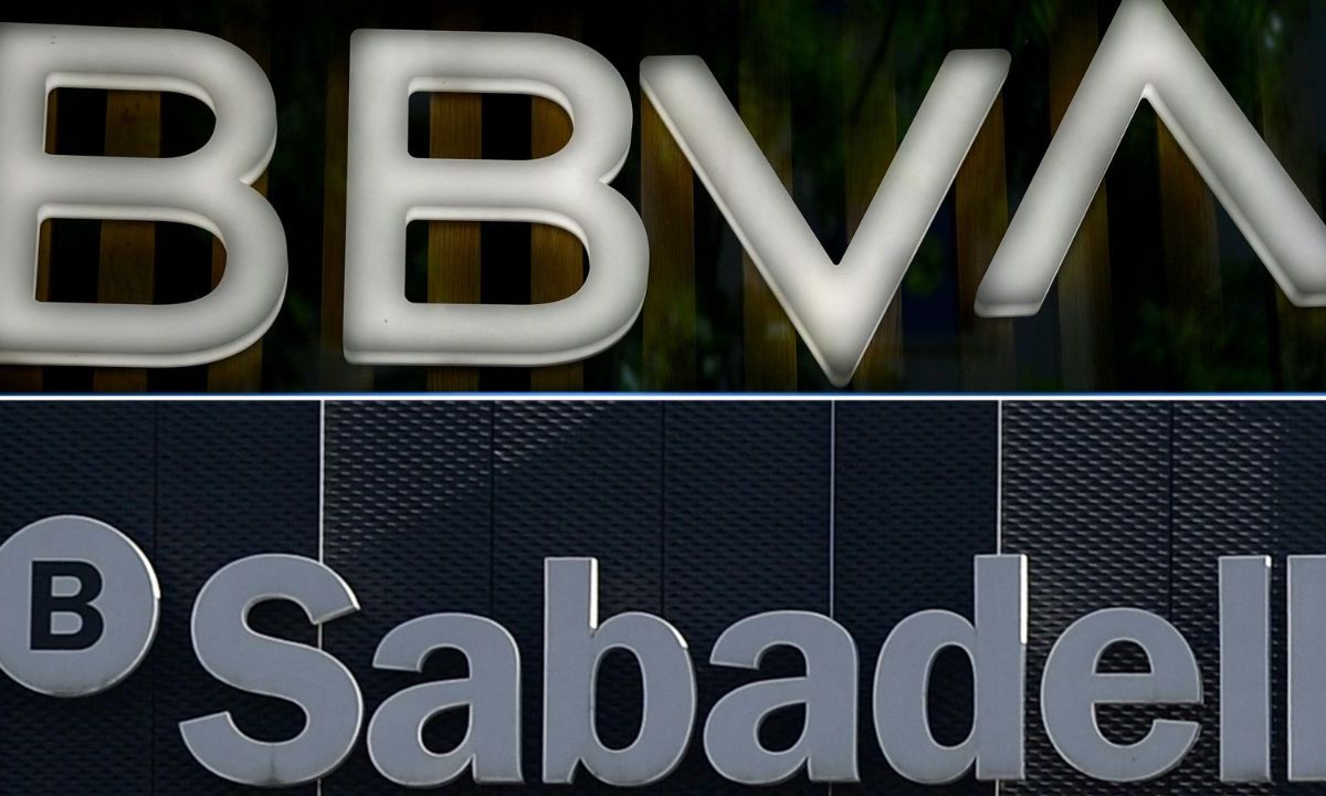 Tres días después de fracasar una oferta amistosa de fusión, el banco BBVA lanzó ayer una OPA hostil sobre su competidor Sabadell,