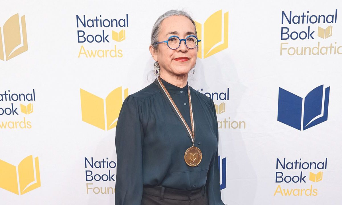 La escritora mexicana Cristina Rivera Garza es la ganadora del Premio Pulitzer de Literatura en la categoría Autobiografía y Memoria por su novela El Invencible Verano de Liliana