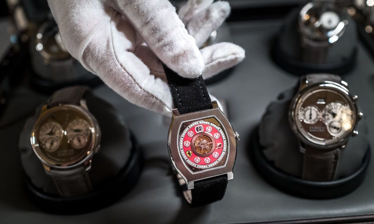 Ocho relojes que pertenecían al legendario piloto alemán de Fórmula 1 Michael Schumacher fueron vendidos el martes en una subasta por 4,25 millones de dólares en Ginebra.
