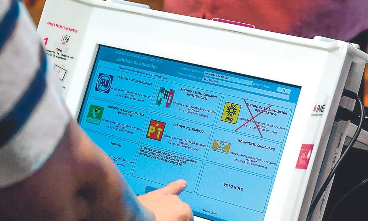 Inversión. De acuerdo con el presupuesto 2024 del INE, se contempla una inversión de 10.4 millones de pesos en la implementación de la prueba piloto de votación en urna electrónica.