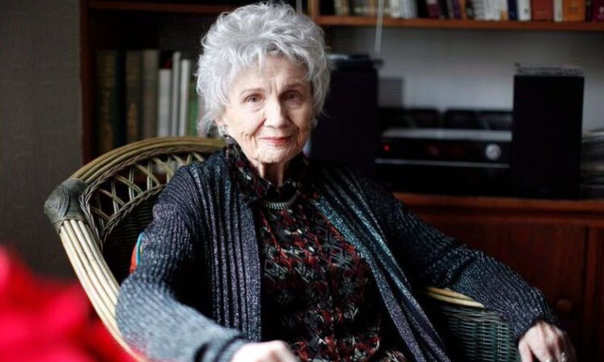 A los 92 años de edad, en la misma ciudad que la vio nacer durante la Gran Depresión, ha fallecido la cuentista Alice Munro.
