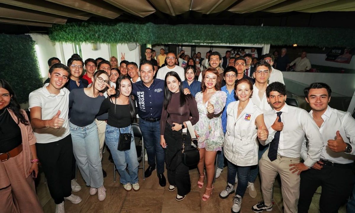 Candidato del PAN al Senado Enrique Vargas del Villar se reunió jóvenes en Naucalpan.