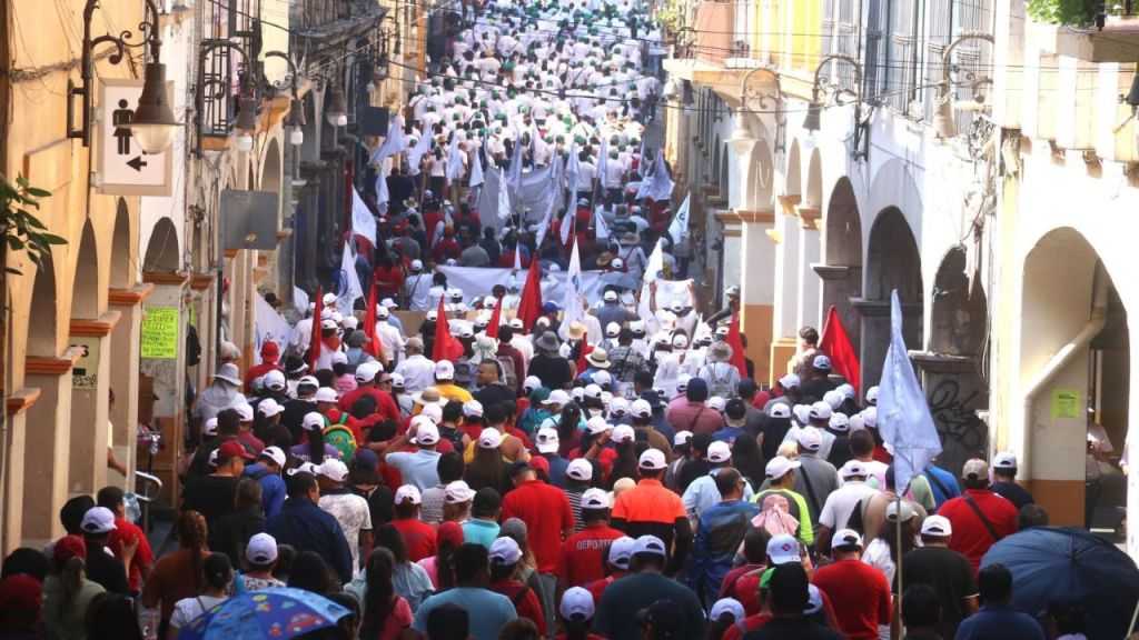 Día del Trabajo. Con globos, pancartas y hasta música, hubo marchas por las principales ciudades este 1 de mayo y hasta un contingente infantil, en San Cristóbal de las Casas.