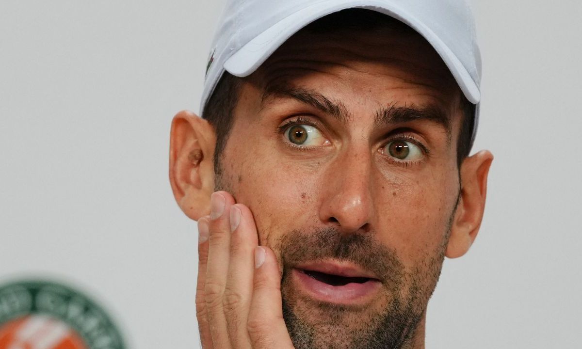 Novak Djokovic se mantiene activo dentro de Roland Garros, tras vencer en tres episodios al español Roberto Carballés con parciales de 6-4, 6-1 y 6-2