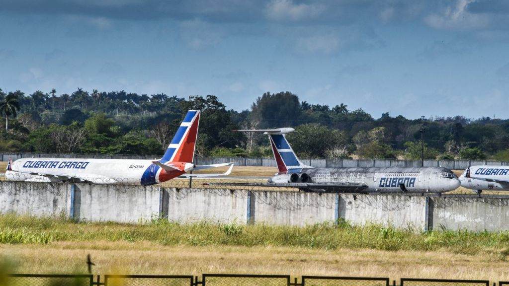 Cuba decidió suspender los vuelos de Cubana de Aviación hacia Argentina, ante la negativa de la petrolera de ese país Yacimientos Petrolíferos Fiscales