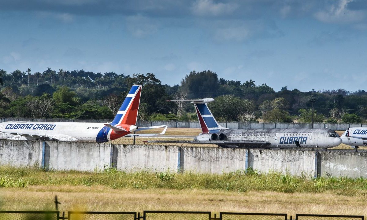 Cuba decidió suspender los vuelos de Cubana de Aviación hacia Argentina, ante la negativa de la petrolera de ese país Yacimientos Petrolíferos Fiscales