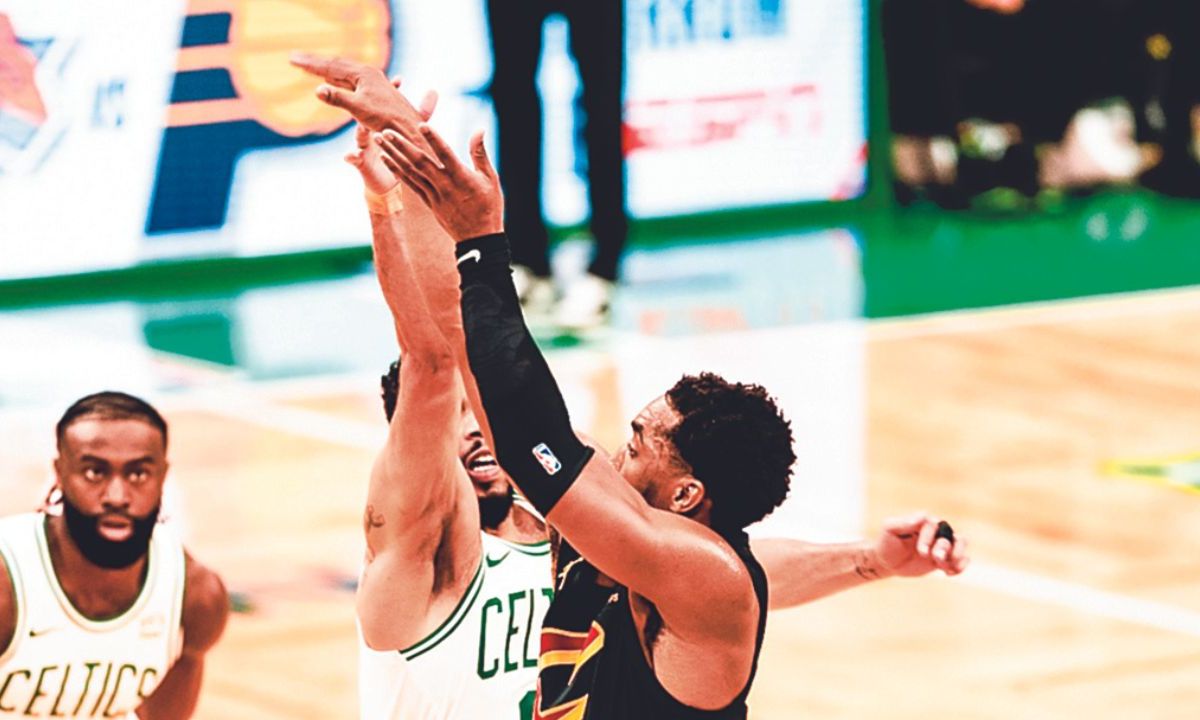 Superiores en la segunda mitad del juego, tras irse al descanso empatados 54-54, los Cavaliers se llevaron la segunda semifinal contra los Celtics,