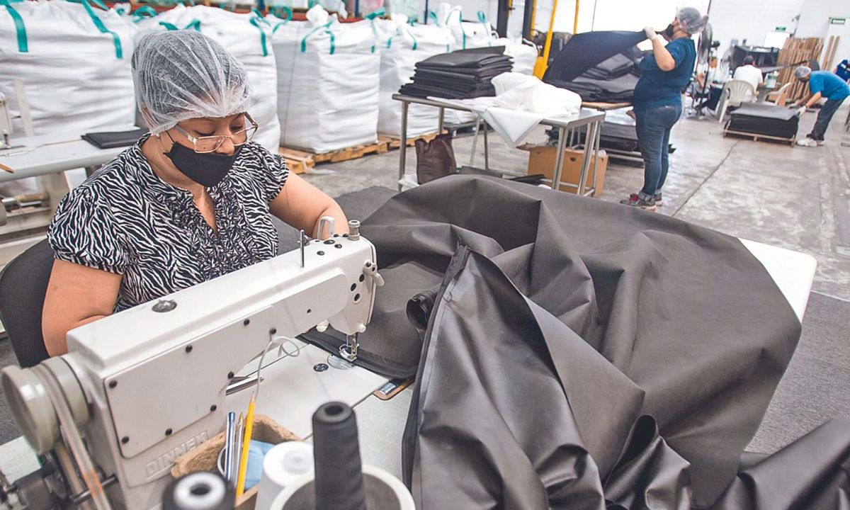 Los indicadores económicos recientes muestran debilidad y abren señales de un menor dinamismo de la economía mexicana, señaló el Centro de Estudio Económicos del Sector Privado
