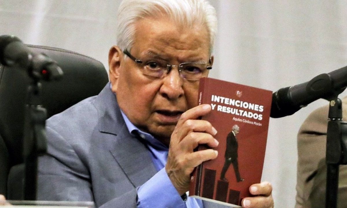 Discurso. El libro trata de una crítica al Gobierno donde dijo solo le preocupa el pueblo de México. 