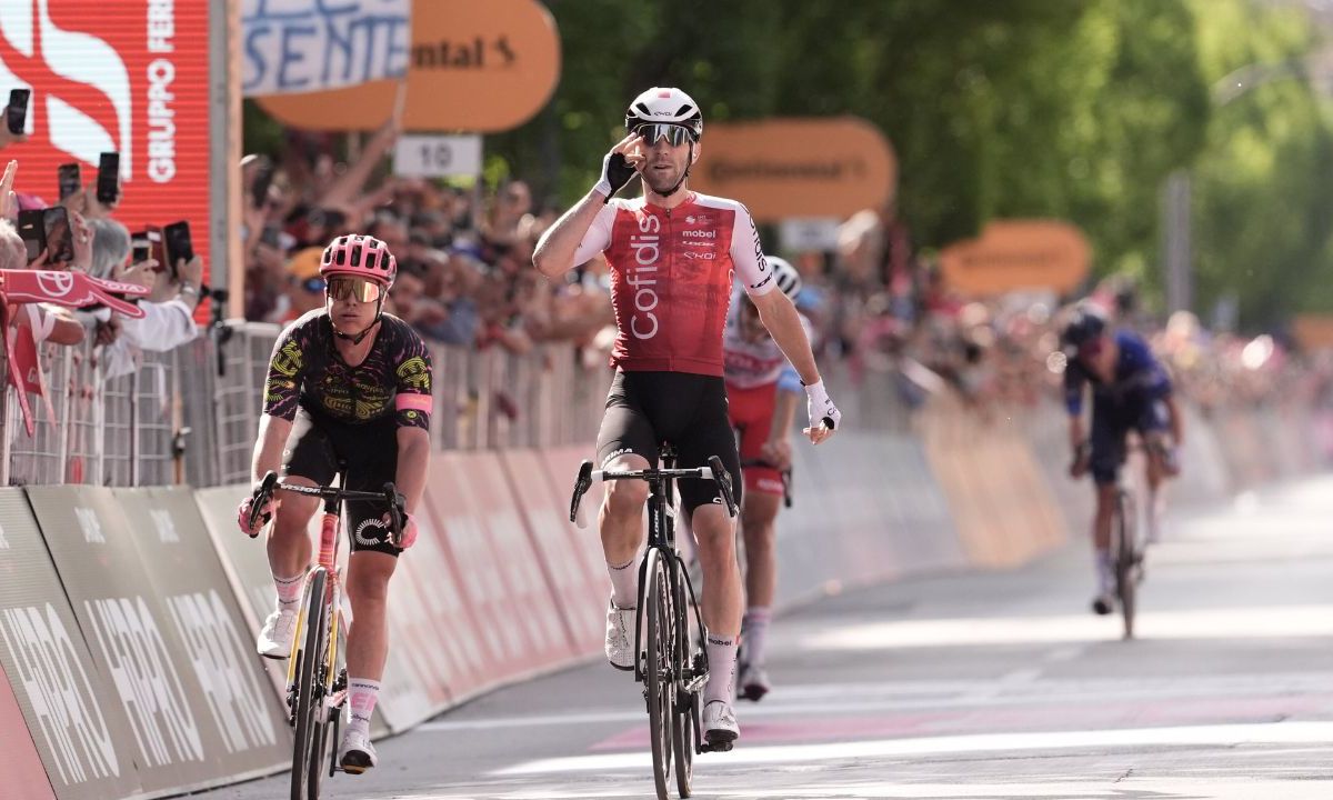 Después de ejecutar un sorpresivo ataque, al final de la ruta entre Génova y Lucca, el francés Benjamin Thomas obtuvo la victoria en la quinta prueba del Giro de Italia