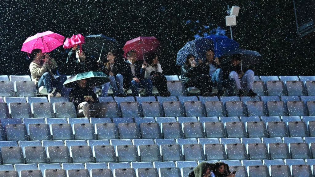 Nuevamente la lluvia se hizo presente en las instalaciones del Masters de Roma, mismo que tuvo que cancelar diversos partidos de ayer