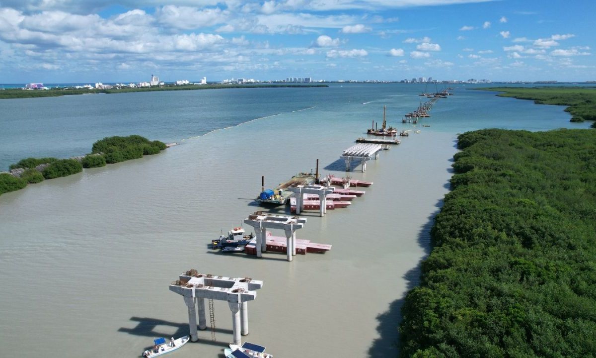 TRABAJOS. Progresa la construcción del puente vehicular Nichupté en Cancún, Quintana Roo.