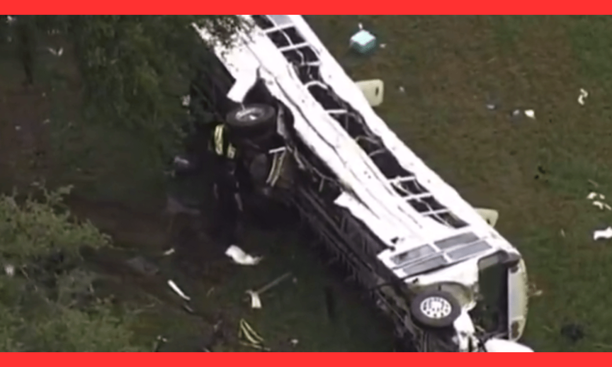Volcadura de autobús en Florida deja ocho muertos y 40 heridos
