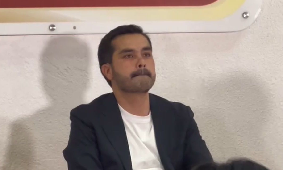 Álvarez Máynez acudió la Escuela de Periodismo Carlos Septién tras los hechos en San Pedro Garza; negó reinicio de campaña