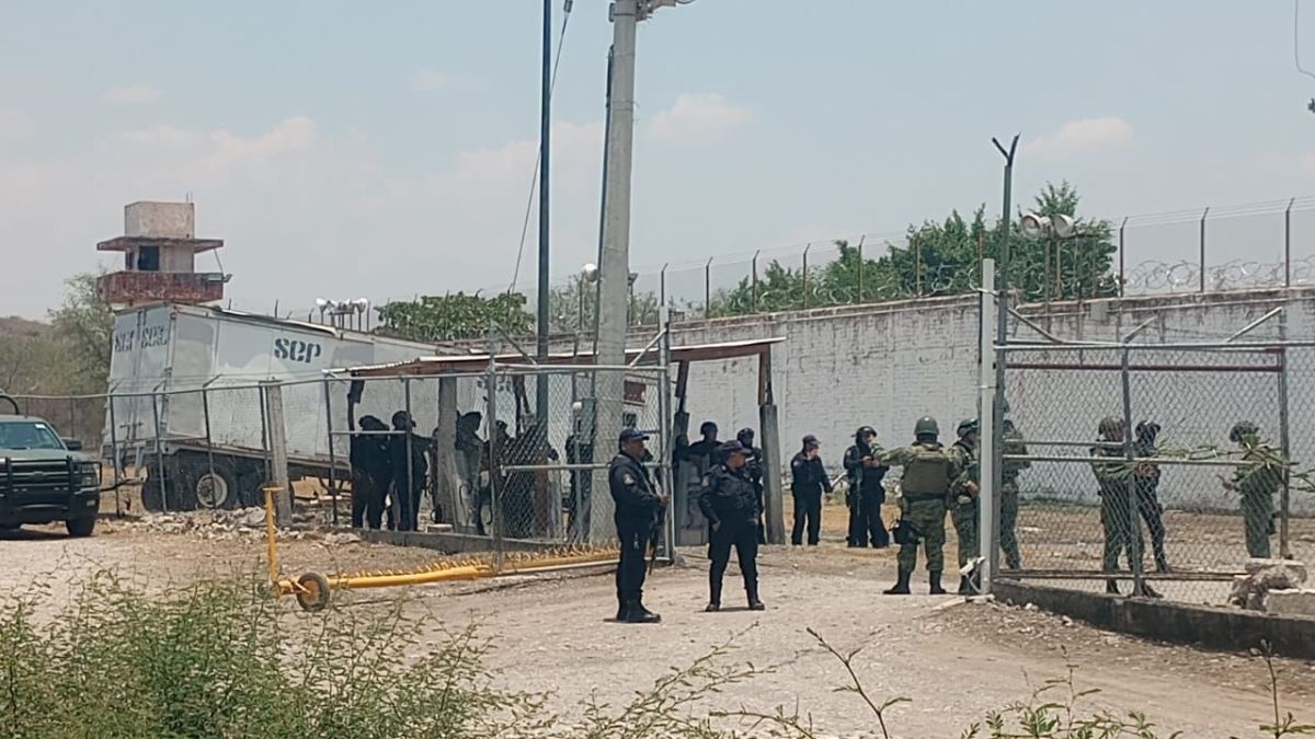 Autoridades se movilizan por intento de motín en penal de Iguala