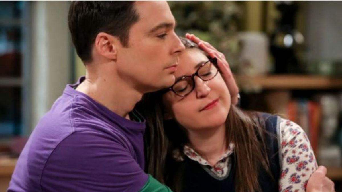 Jim Parsons y Mayim Bialik vuelve con sus respectivos personajes de The Big Bang Theory en el último episodio de “El Joven Sheldon”