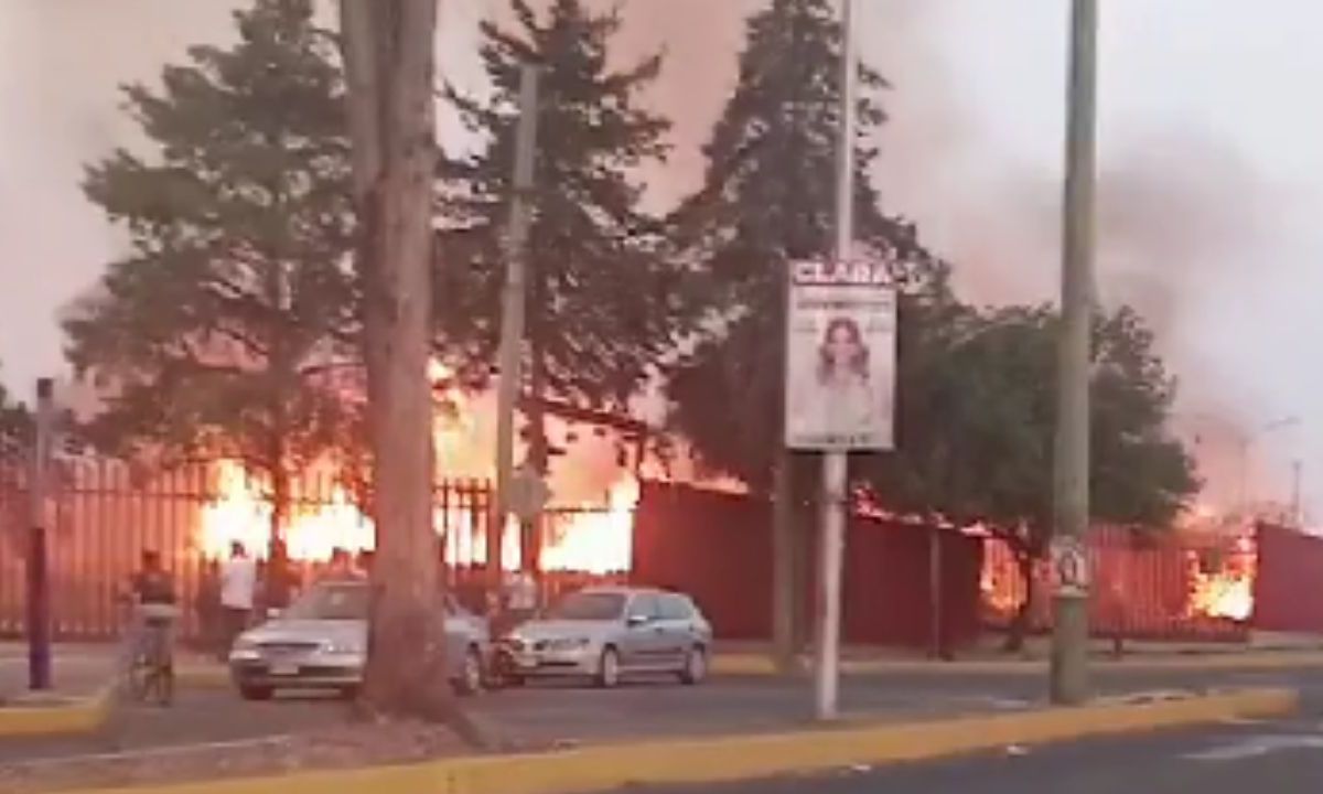 Se registra incendio de pastizales en la Universidad Autónoma de la Ciudad de México