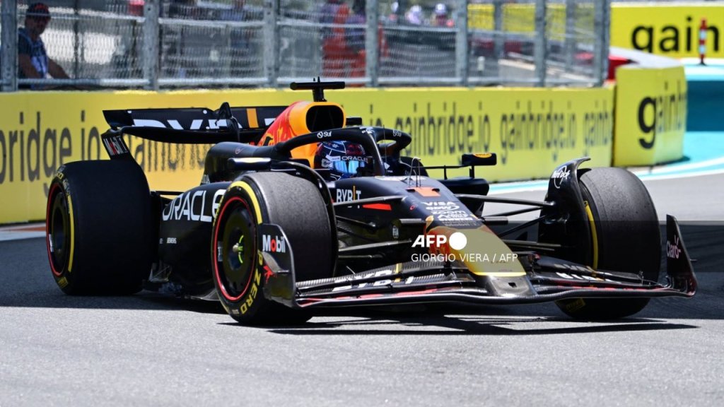 El actual campeón del mundo, Max Verstappen, marcó este viernes el mejor tiempo en los únicos entrenamientos del Gran Premio de Miami.