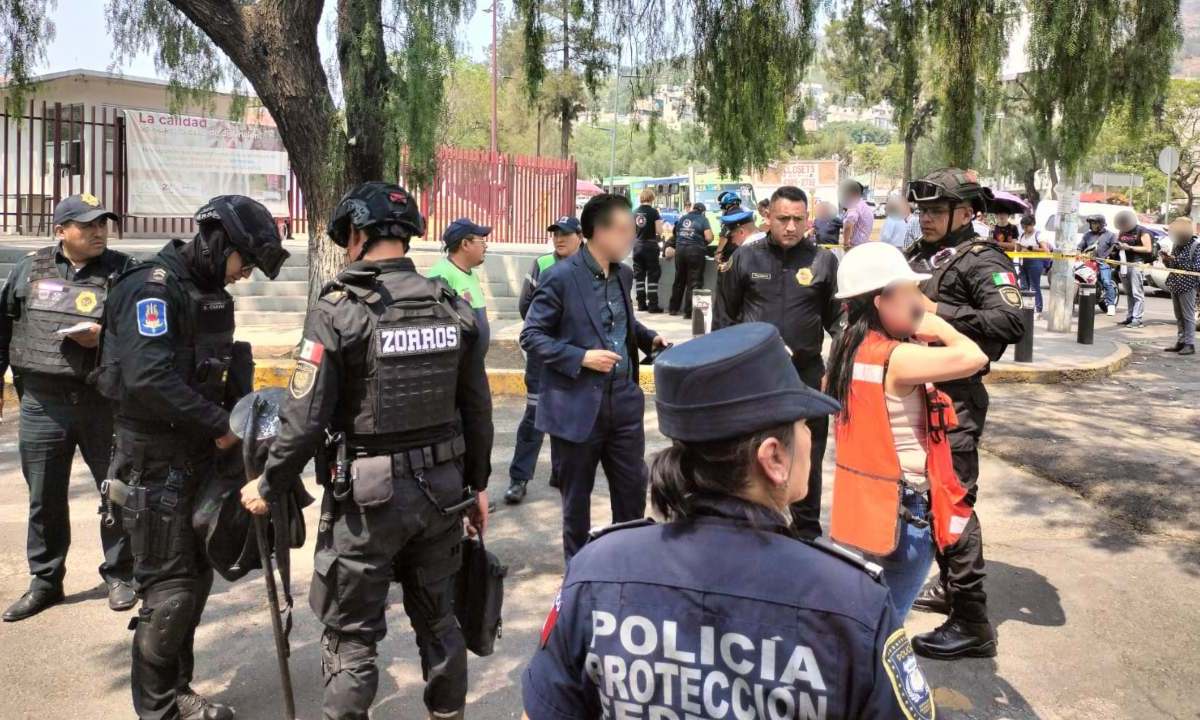 Un reporte de bomba provocó el desalojo de estudiantes del plantel educativo del IPN, ubicado en Zacatenco, alcaldía Gustavo A. Madero