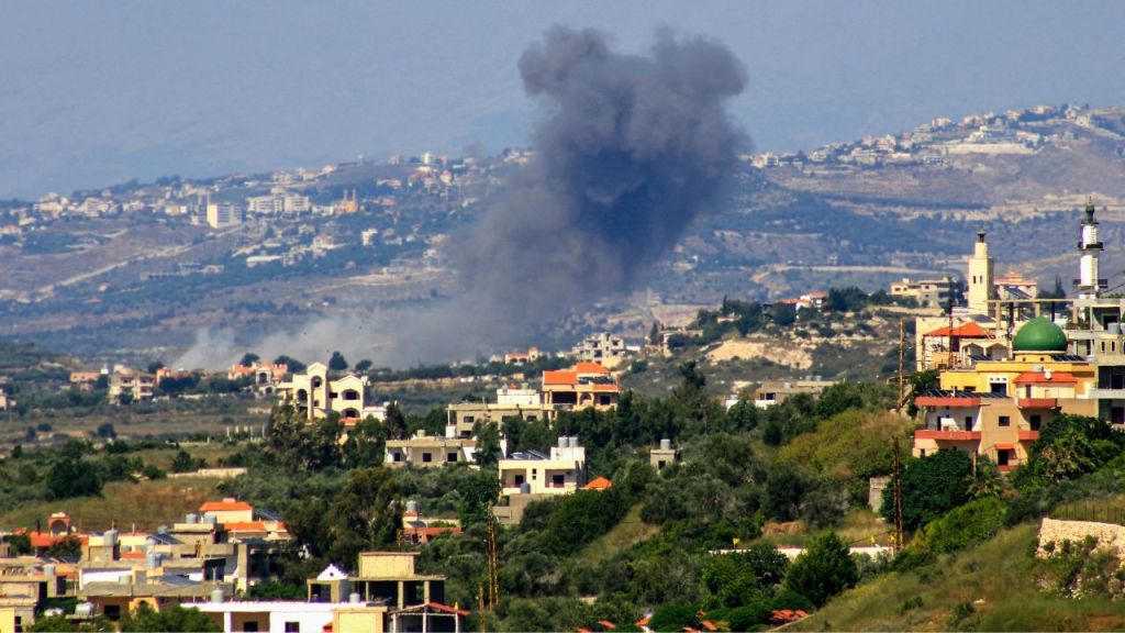 Israel lanza nuevos bombardeos contra Hezbolá en sur y este de Líbano
